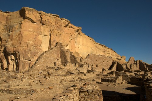 chaco-canyon_ruins-cliff